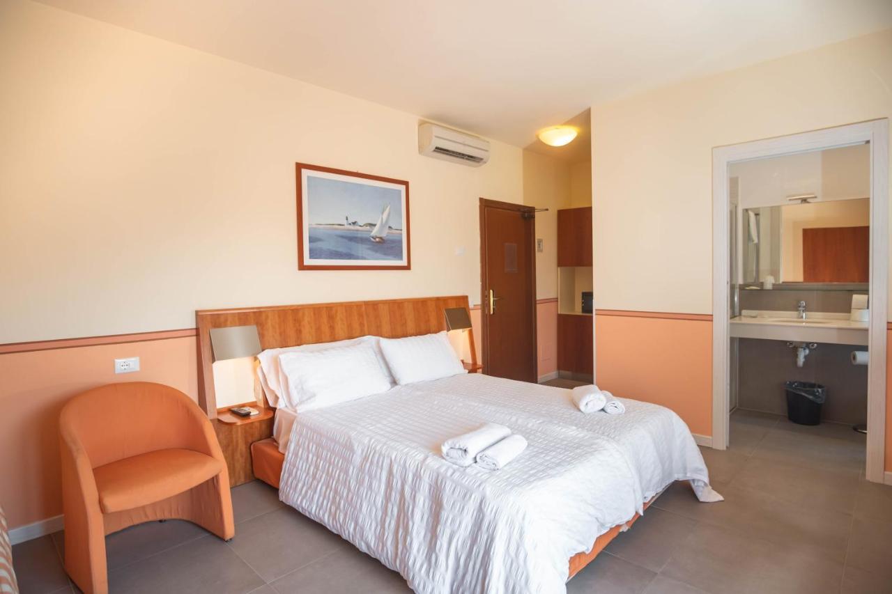 Hotel Romeo Torri Del Benaco Dış mekan fotoğraf