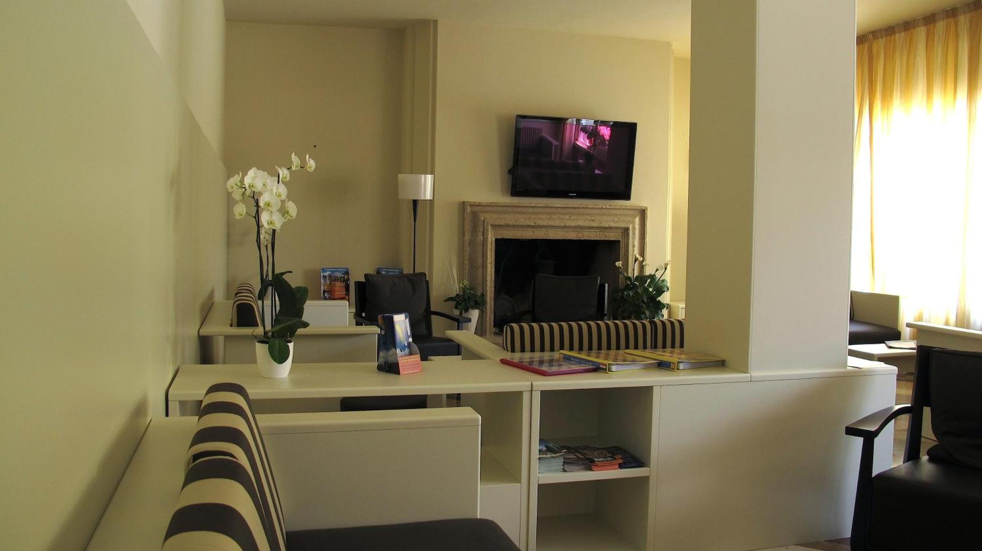 Hotel Romeo Torri Del Benaco Dış mekan fotoğraf